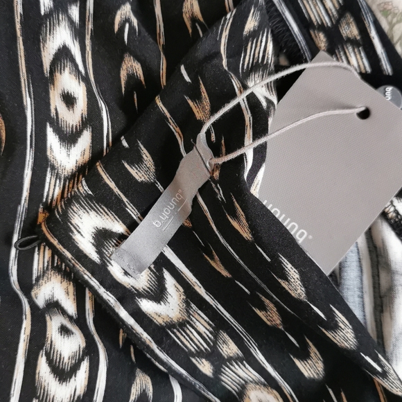 b.young jumper - Picture 2 of 4